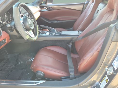 Used 2017 MAZDA MX-5 Miata RF Grand Touring RWD image 9