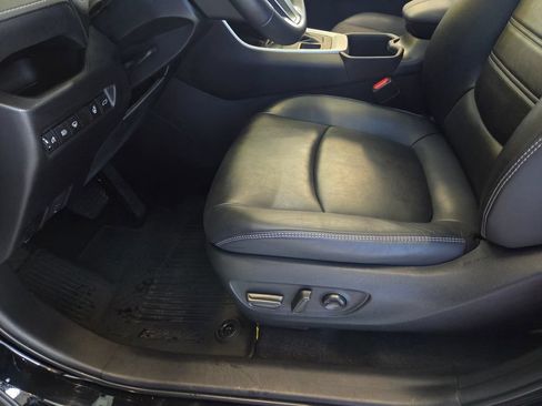 Used 2022 Toyota RAV4 XLE Premium AWD/4WD image 15