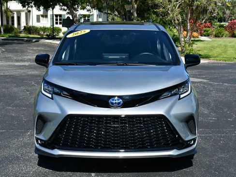 Used 2025 Toyota Sienna XSE image 39