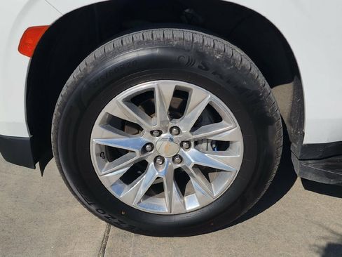 Used 2023 Chevrolet Suburban Premier image 6