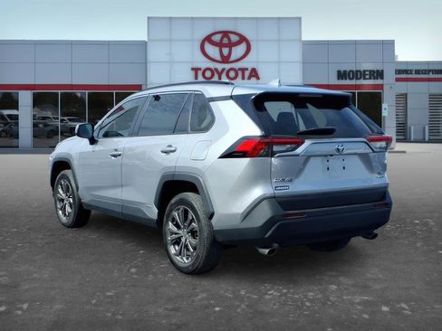 Used 2023 Toyota RAV4 XLE Premium image 4