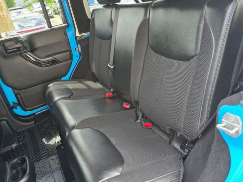 Used 2017 Jeep Wrangler Unlimited Sahara AWD/4WD image 26