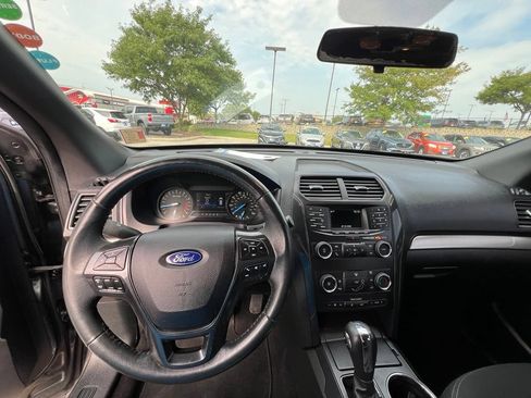 Used 2019 Ford Explorer XLT AWD/4WD image 37