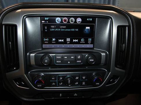 Used 2018 GMC Sierra 1500 SLE w/ SLE Value Package AWD/4WD image 12