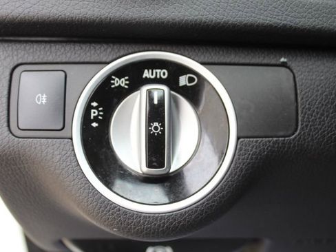 Used 2013 Mercedes-Benz C 250 Sedan image 15