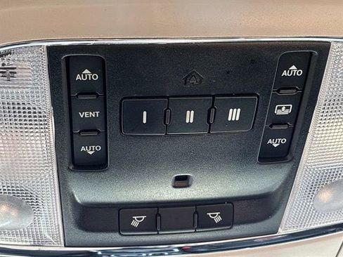 Used 2016 Chrysler 300 Limited w/ 300 Premium Group image 37