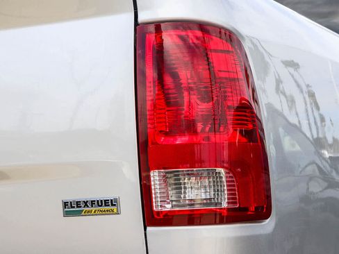 Used 2017 RAM 1500 Classic SLT image 6