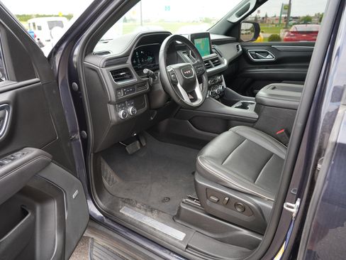 Used 2023 GMC Yukon XL SLT AWD/4WD image 13
