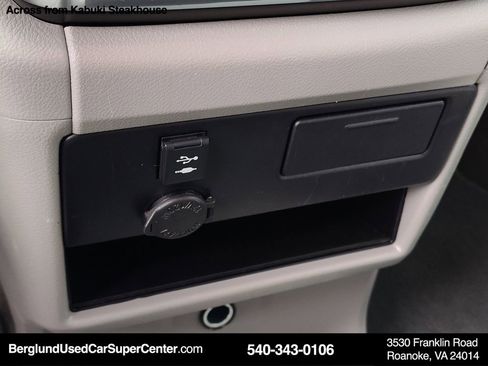 Used 2018 Toyota Sienna LE image 27