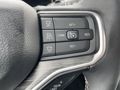Used 2023 Jeep Wagoneer L Series II AWD/4WD image 21