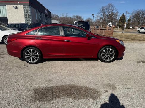 Used 2013 Hyundai Sonata SE w/ Navigation & Sunroof Pkg image 3