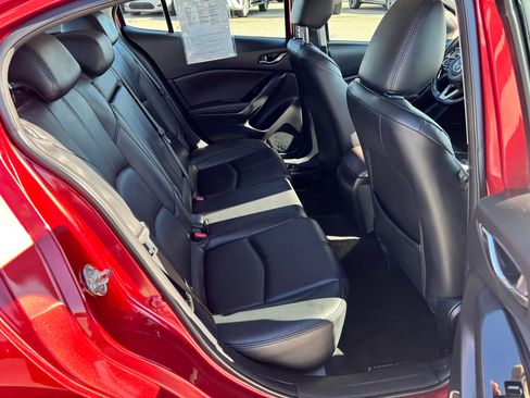 Used 2018 MAZDA MAZDA3 Touring image 23