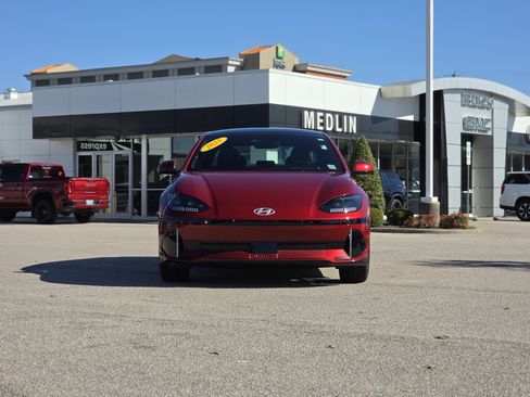 Used 2025 Hyundai Ioniq 6 Limited image 2