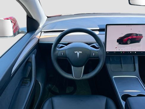 Used 2024 Tesla Model Y Long Range AWD/4WD image 23