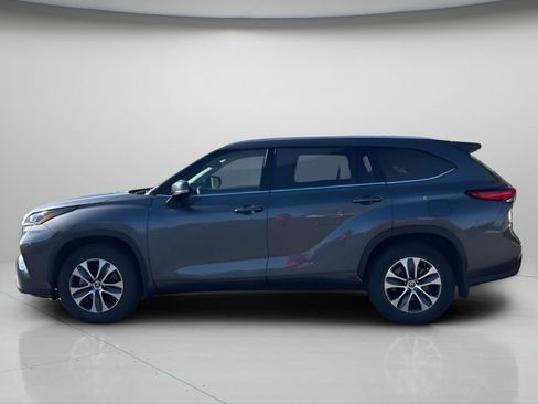 Used 2023 Toyota Highlander XLE image 8