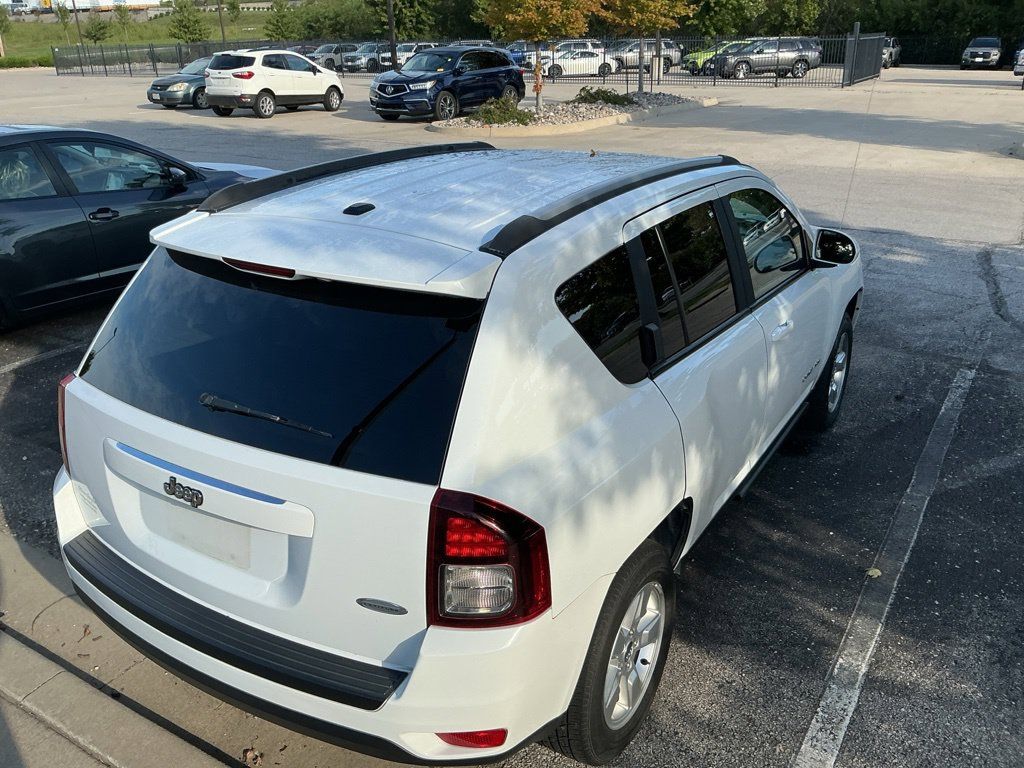 Used 2016 Jeep Compass Latitude FWD image 11