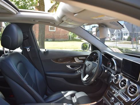 Used 2018 Mercedes-Benz C 300 4MATIC Sedan image 19