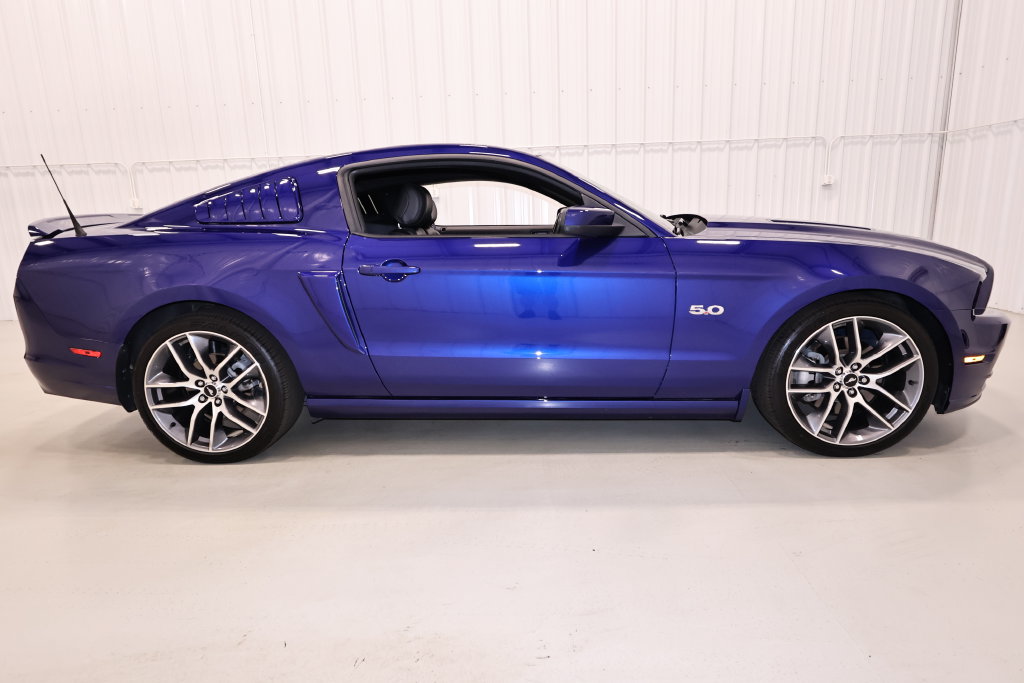 Used 2014 Ford Mustang GT Premium RWD image 2