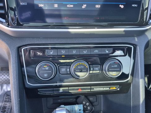 Used 2022 Volkswagen Atlas Cross Sport SE FWD image 26
