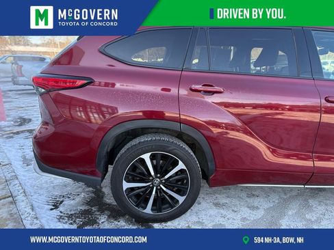 Used 2022 Toyota Highlander XSE image 11