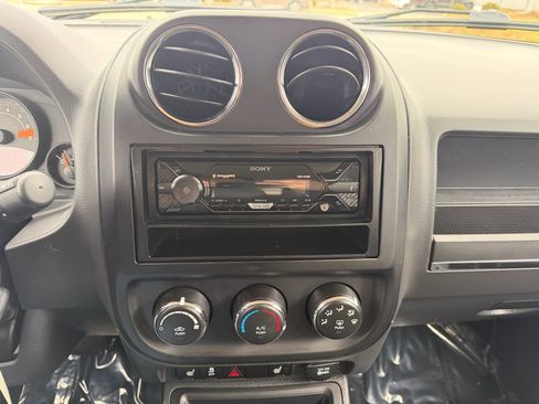 Used 2015 Jeep Patriot Latitude image 12