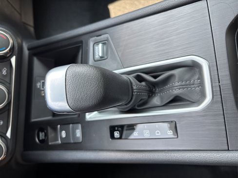 Certified 2025 Nissan Kicks S image 27