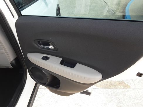 Used 2021 Honda HR-V LX image 13