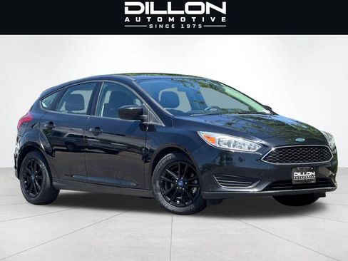Used 2018 Ford Focus SE FWD image 2