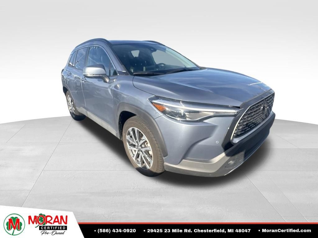 Used 2022 Toyota Corolla Cross XLE w/ Convenience Package AWD/4WD image 2