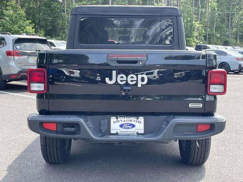 Used 2022 Jeep Gladiator Overland w/ Cold Weather Group AWD/4WD image 23