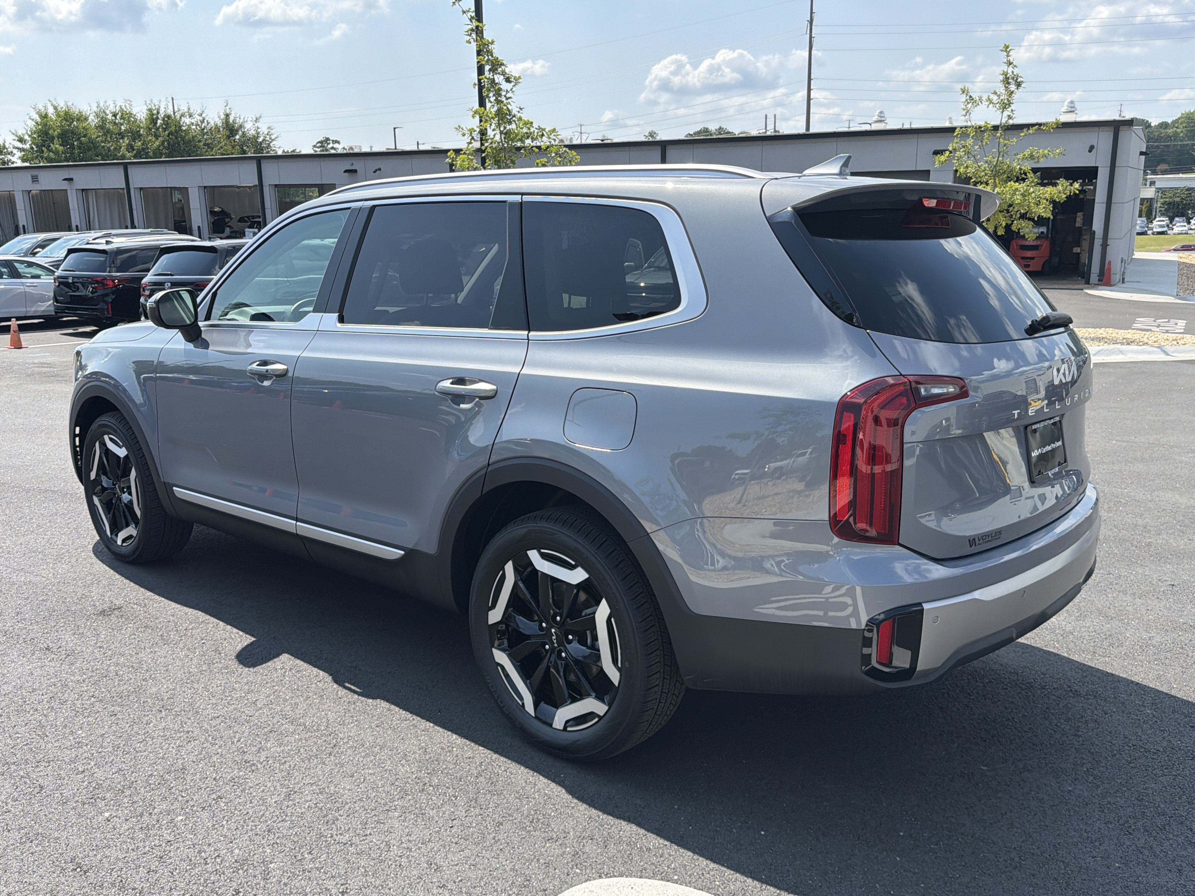 Used 2025 Kia Telluride S FWD image 5