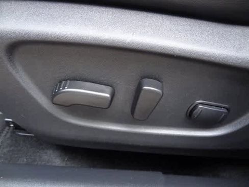 Used 2022 Nissan Rogue Sport SV w/ Technology Package image 2