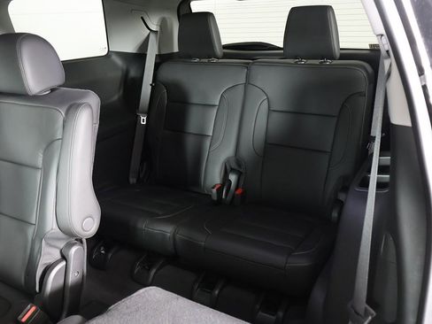 Used 2023 GMC Acadia SLT w/ Elevation Edition image 37