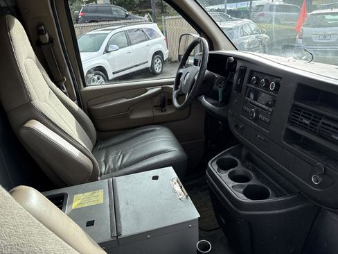 Used 2010 GMC Savana 1500 AWD image 12