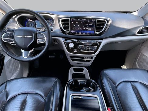 Used 2022 Chrysler Pacifica Touring-L FWD image 15
