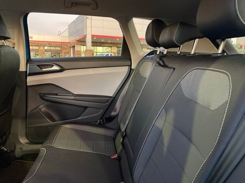 Used 2024 Volkswagen Taos SE image 11