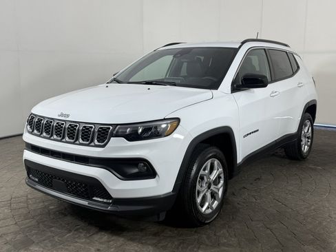 Used 2026 Jeep Compass Latitude AWD/4WD image 3