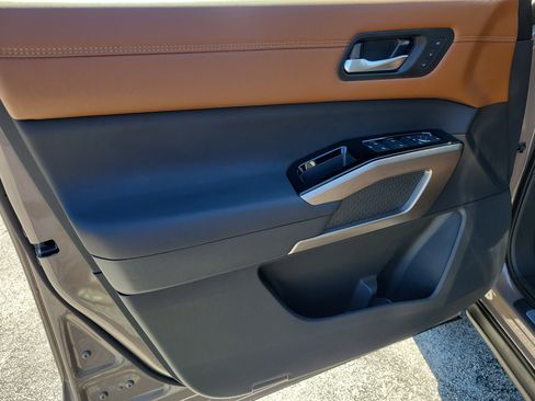 Certified 2025 Nissan Pathfinder Platinum w/ Cargo Package FWD image 11