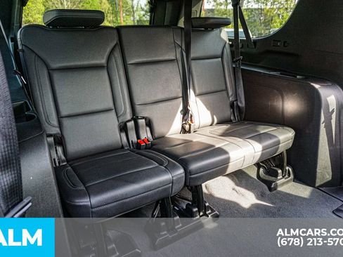 Used 2024 Chevrolet Suburban LT RWD image 23