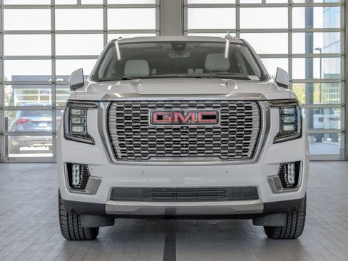 Used 2021 GMC Yukon Denali w/ Denali Premium Package AWD/4WD image 11