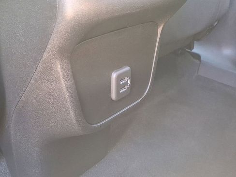 Used 2020 Chevrolet Equinox LT image 27