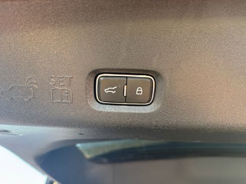 Certified 2025 Ford Expedition Active image 31