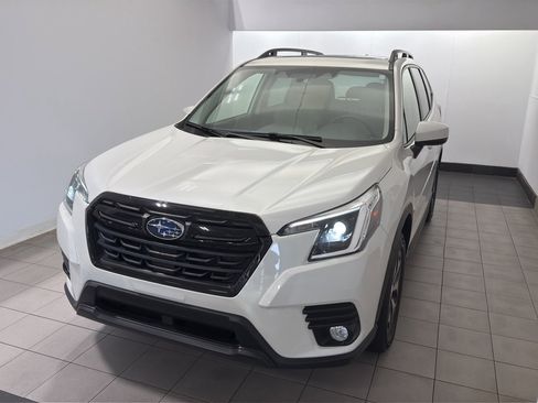 Used 2023 Subaru Forester Premium image 2