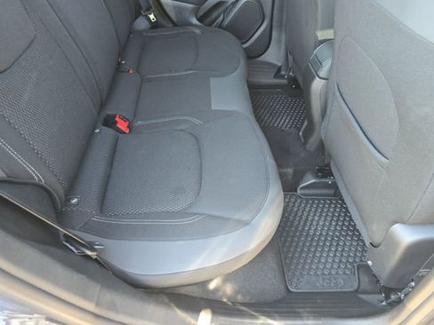Used 2023 Jeep Renegade Altitude w/ Convenience Group I AWD/4WD image 12
