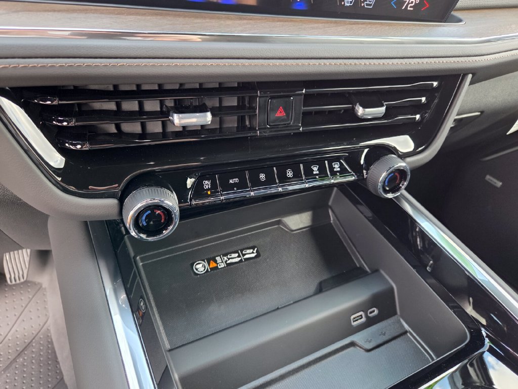 Used 2026 Chevrolet Suburban High Country RWD image 29