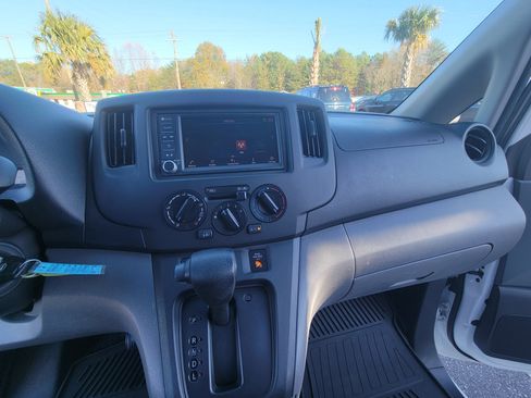 Used 2020 Nissan NV200 SV image 26