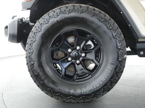 Used 2022 Jeep Gladiator Sport image 20