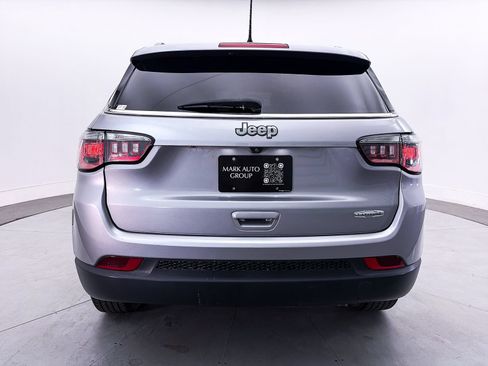 Used 2022 Jeep Compass Latitude FWD image 13