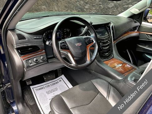 Used 2018 Cadillac Escalade Luxury AWD/4WD image 11