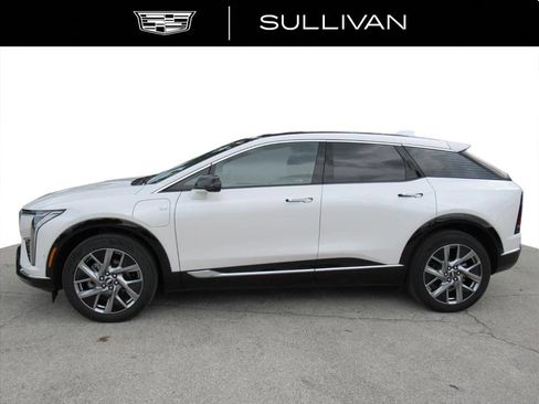 Certified 2025 Cadillac Optiq Luxury 2 w/ LPO, Floor Liner Package AWD/4WD image 5